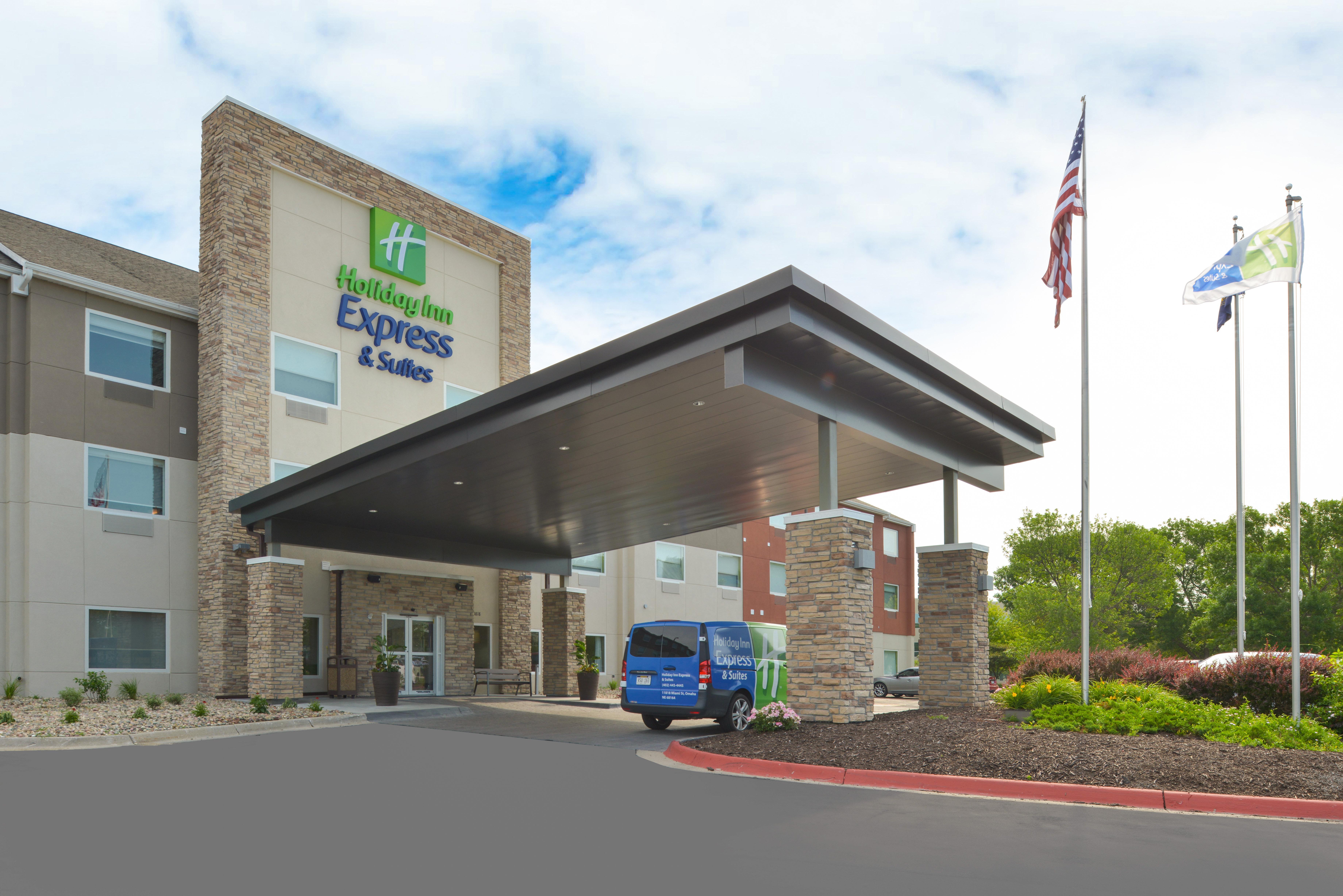 Holiday Inn Express & Suites - Omaha - 120Th And Maple, An Ihg Hotel Exterior photo