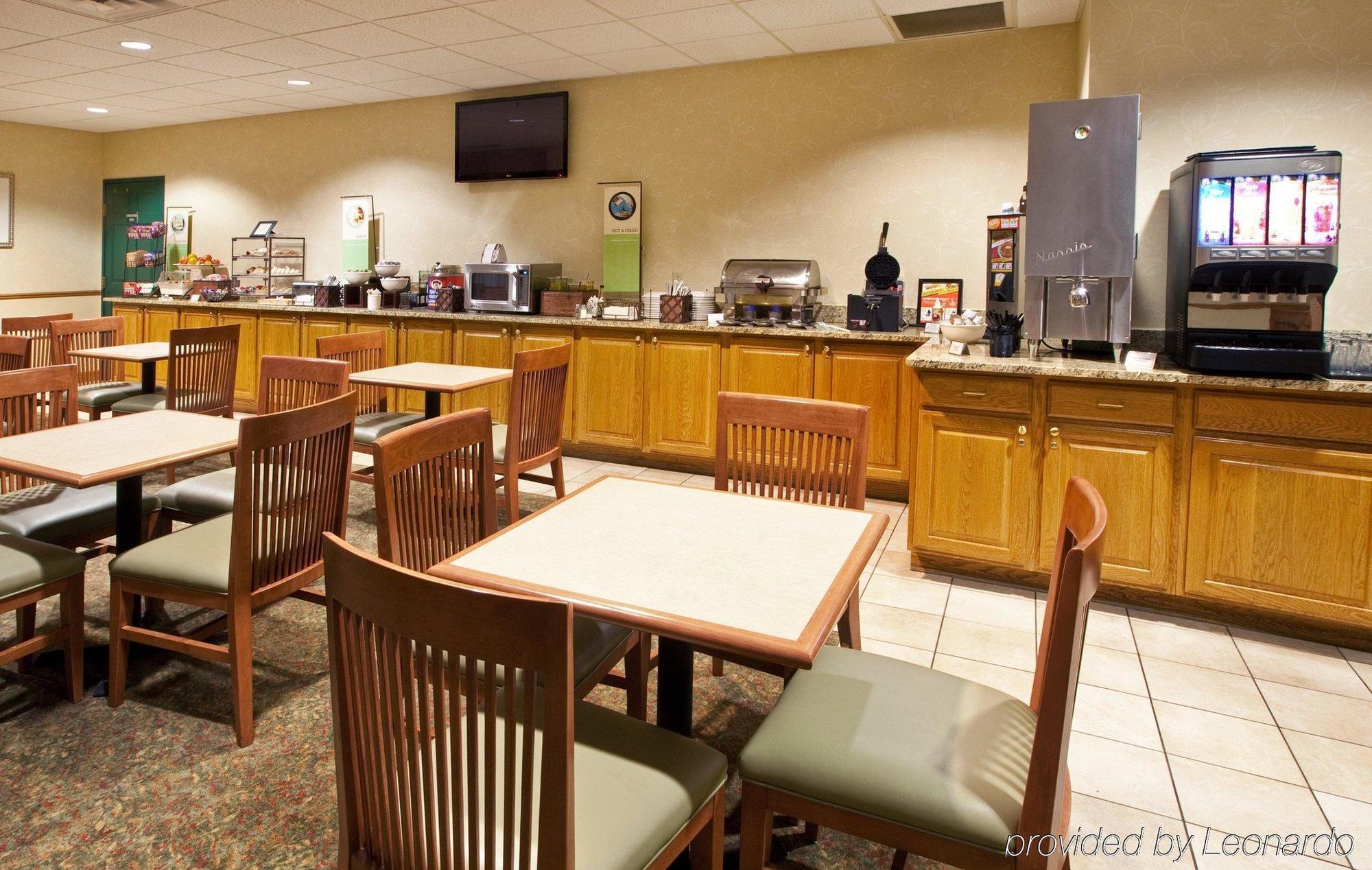 Holiday Inn Express & Suites - Omaha - 120Th And Maple, An Ihg Hotel Restaurant photo